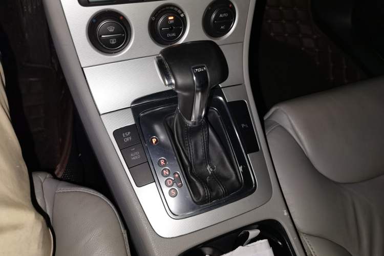 Used Volkswagen Magotan 2011 1.8TSI DSG Comfort Model Gear Lever