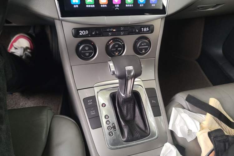 Used Volkswagen Magotan 2011 1.4 TSI Elite Edition Gear Lever