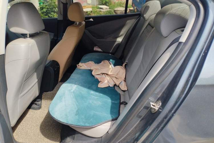 Used Volkswagen Magotan 2011 2.0 TSI DSG Comfort Edition Left Rear Seat