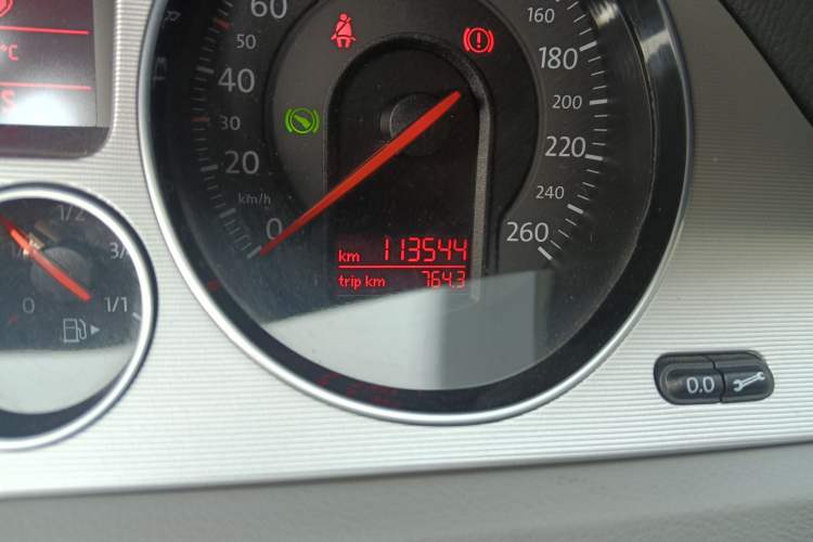 Used Volkswagen Magotan 2011 1.8TSI DSG Luxury Model Odometer Close Up