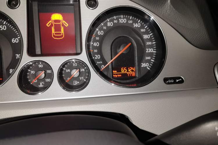 Used Volkswagen Magotan 2011 1.8TSI DSG Comfort Model Odometer Close Up