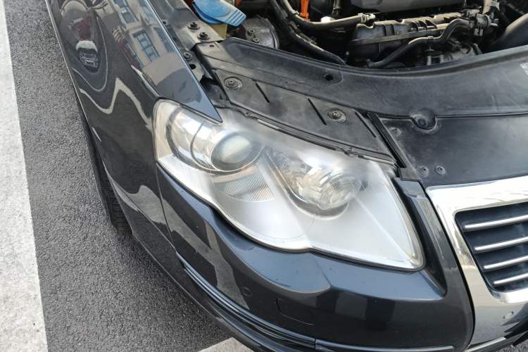 Used Volkswagen Magotan 2011 1.8TSI DSG Luxury Model Right Front Headlight