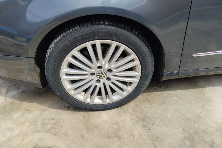 Used Volkswagen Magotan 2011 2.0 TSI DSG Comfort Edition Right Front Wheel Hub