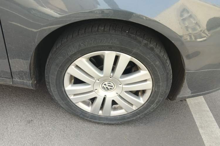 Used Volkswagen Magotan 2011 1.8TSI DSG Luxury Model Right Front Wheel Hub