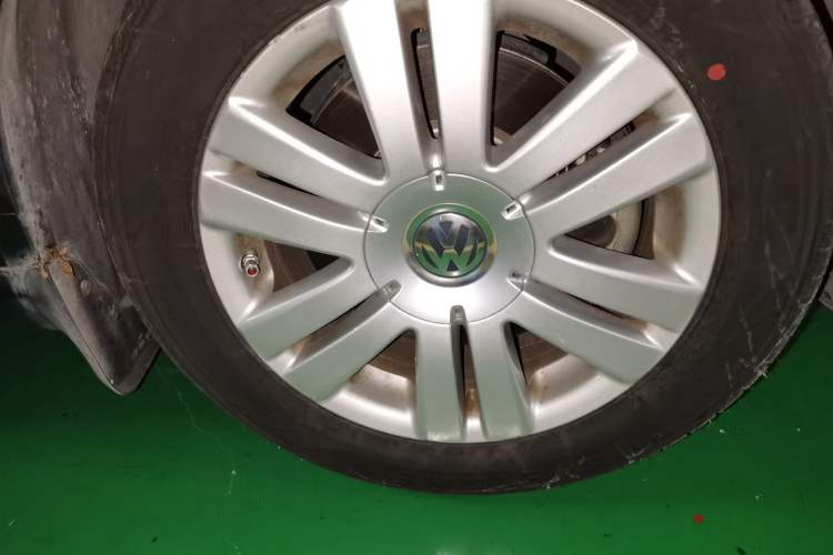 Used Volkswagen Magotan 2011 1.8TSI DSG Comfort Model Right Front Wheel Hub