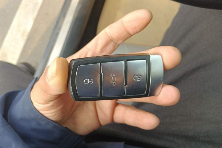 Used Volkswagen Magotan 2011 1.8TSI DSG Luxury Model Vehicle Key