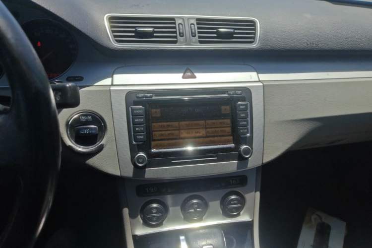 Used Volkswagen Magotan 2011 2.0 TSI DSG Luxury Edition Audio And AC Panel