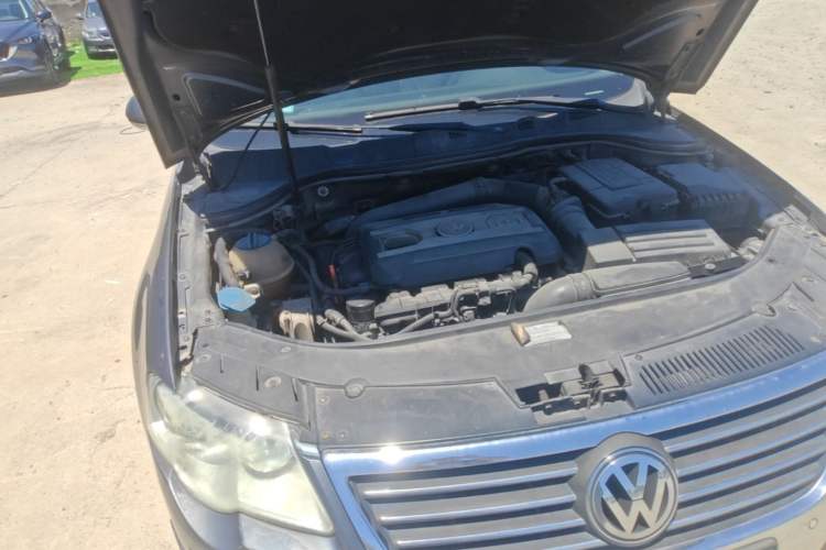 Used Volkswagen Magotan 2011 2.0 TSI DSG Luxury Edition Engine Bay Right