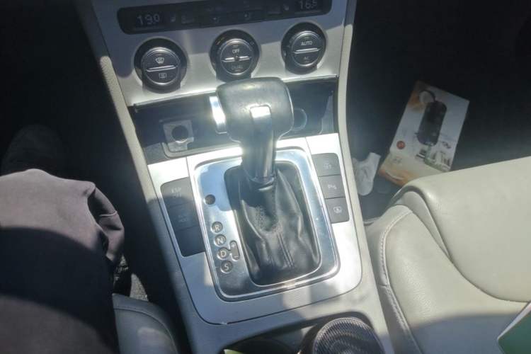 Used Volkswagen Magotan 2011 2.0 TSI DSG Luxury Edition Gear Lever