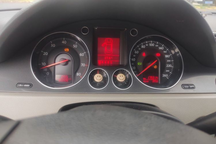 Used Volkswagen Magotan 2011 1.4 TSI Elite Edition Odometer Close Up