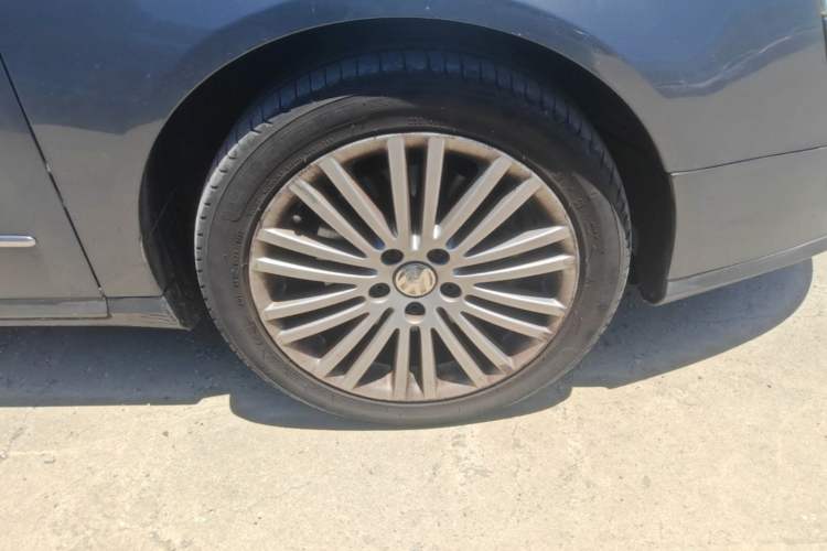 Used Volkswagen Magotan 2011 2.0 TSI DSG Luxury Edition Right Front Wheel Hub