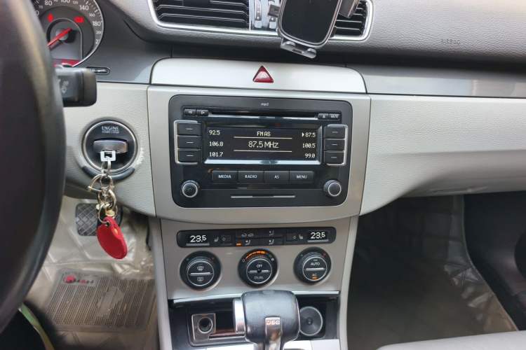 Used Volkswagen Magotan 2011 1.4 TSI Elite Edition Audio And AC Panel