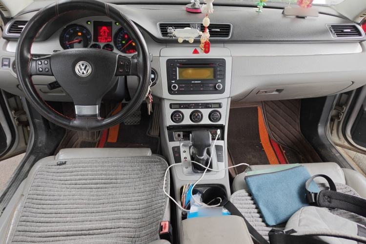 Used Volkswagen Magotan 2011 1.8TSI DSG Comfort Model Center Console