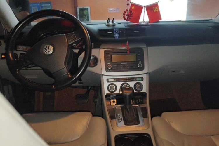 Used Volkswagen Magotan 2011 1.8TSI DSG Comfort Model Center Console