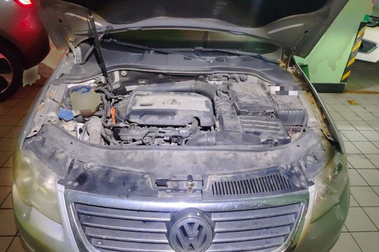 Used Volkswagen Magotan 2011 1.8TSI DSG Comfort Model Engine Bay