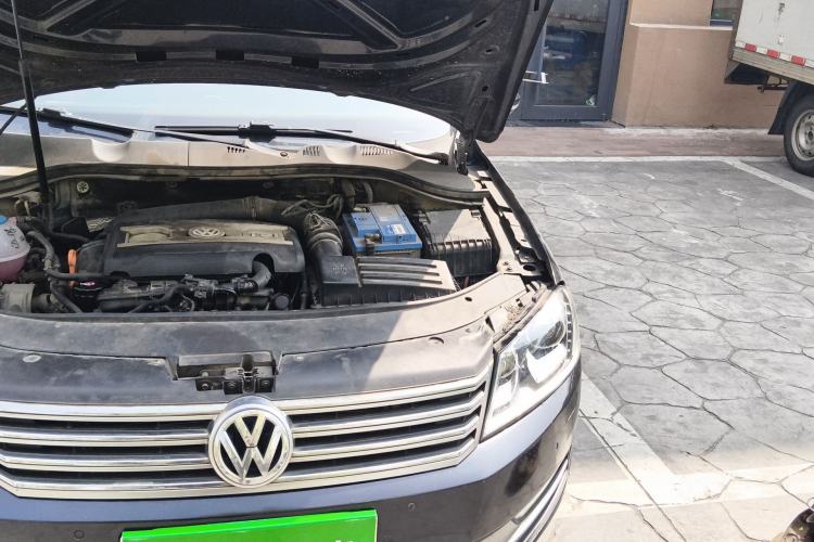Used Volkswagen Magotan 2011 1.8TSI DSG Luxury Model Engine Bay Left