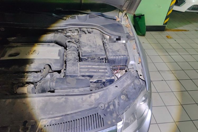 Used Volkswagen Magotan 2011 1.8TSI DSG Comfort Model Engine Bay Left