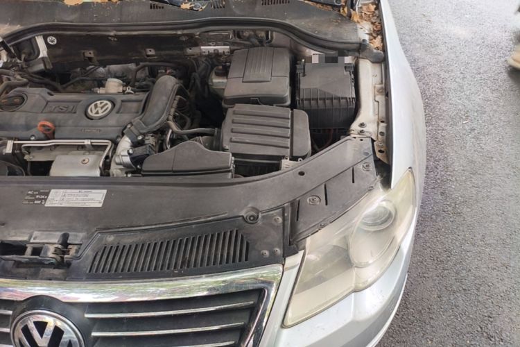 Used Volkswagen Magotan 2011 1.4 TSI Elite Edition Engine Bay Left