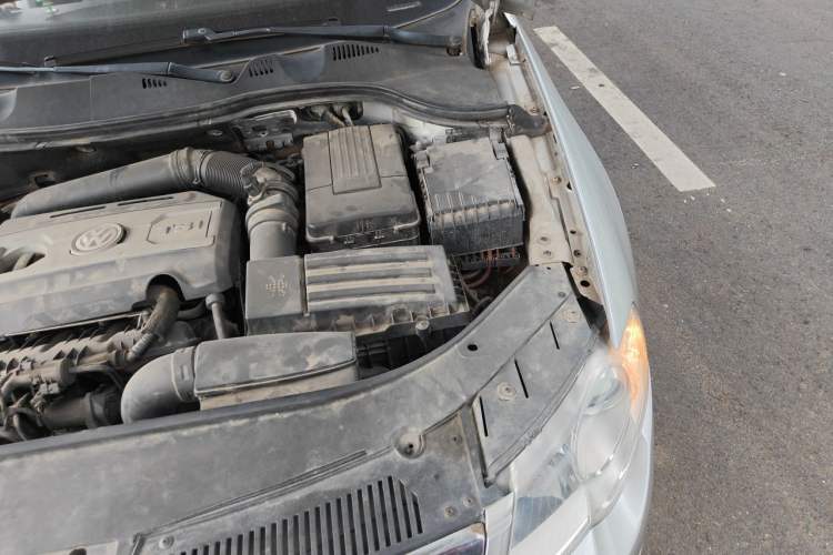 Used Volkswagen Magotan 2011 1.8TSI DSG Comfort Model Engine Bay Left