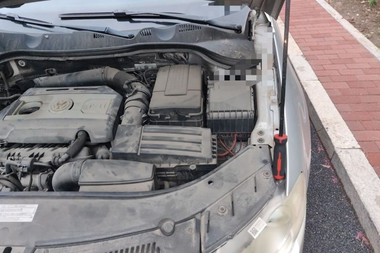 Used Volkswagen Magotan 2011 1.8TSI DSG Luxury Model Engine Bay Left