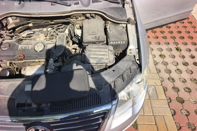 Used Volkswagen Magotan 2011 1.4 TSI Elite Edition Engine Bay Left