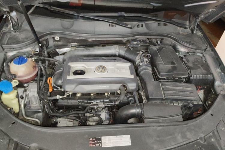 Used Volkswagen Magotan 2011 1.8TSI DSG Comfort Model Engine Bay
