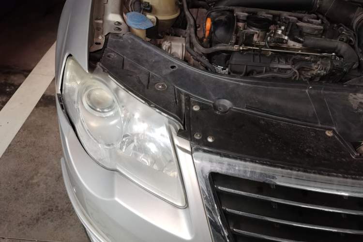 Used Volkswagen Magotan 2011 1.8TSI DSG Comfort Model Engine Bay Right