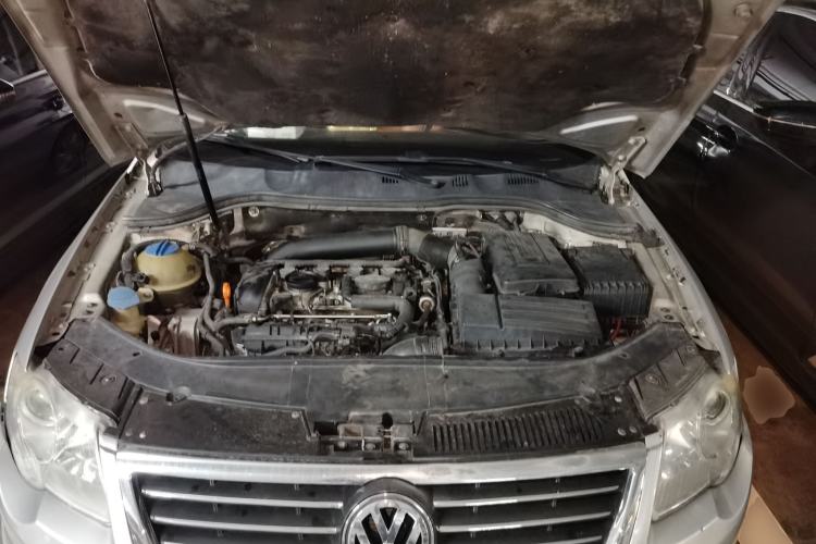 Used Volkswagen Magotan 2011 1.8TSI DSG Comfort Model Engine Bay