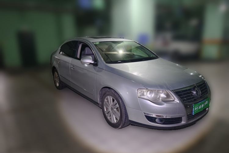 Used Volkswagen Magotan 2011 1.8TSI DSG Comfort Model Front Right 45 Deg