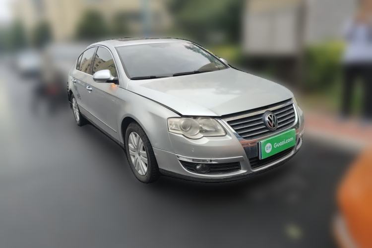 Used Volkswagen Magotan 2011 1.8TSI DSG Luxury Model Front Right 45 Deg