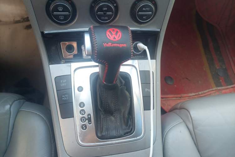 Used Volkswagen Magotan 2011 1.4 TSI Elite Edition Gear Lever