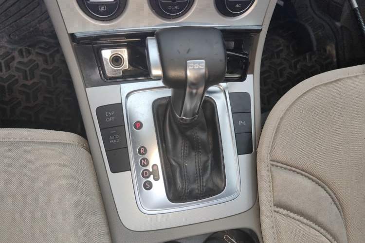 Used Volkswagen Magotan 2011 1.8TSI DSG Luxury Model Gear Lever