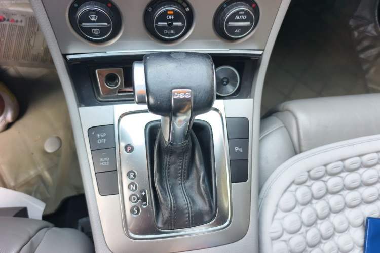Used Volkswagen Magotan 2011 1.4 TSI Elite Edition Gear Lever