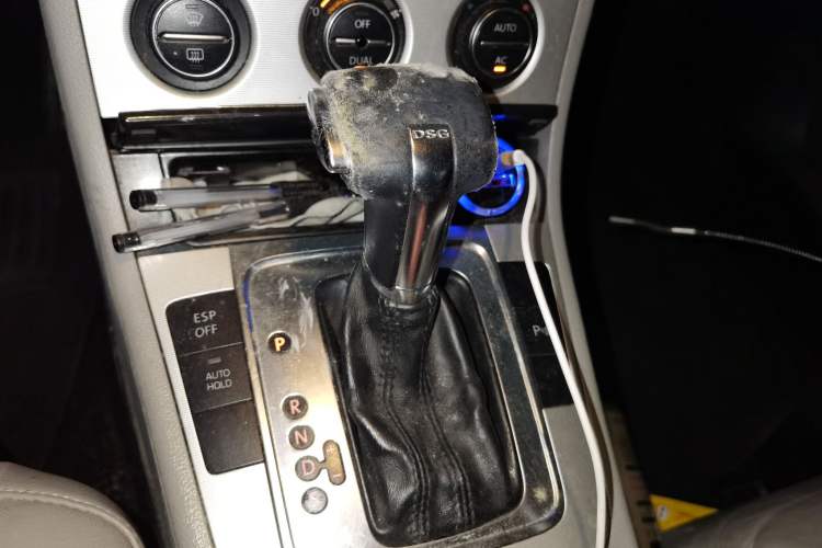 Used Volkswagen Magotan 2011 1.8TSI DSG Comfort Model Gear Lever