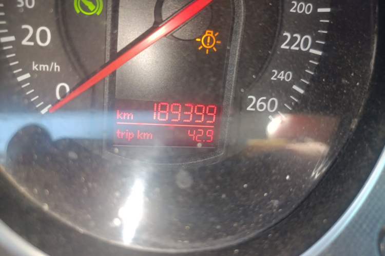 Used Volkswagen Magotan 2011 1.4 TSI Elite Edition Odometer Close Up