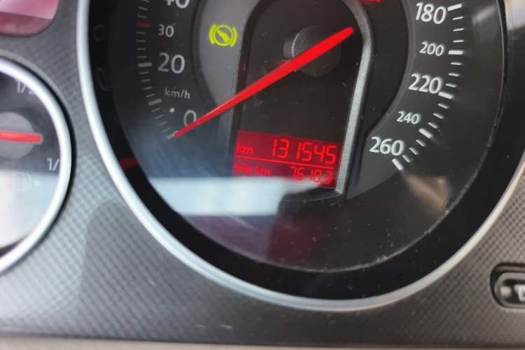 Used Volkswagen Magotan 2011 1.4 TSI Elite Edition Odometer Close Up