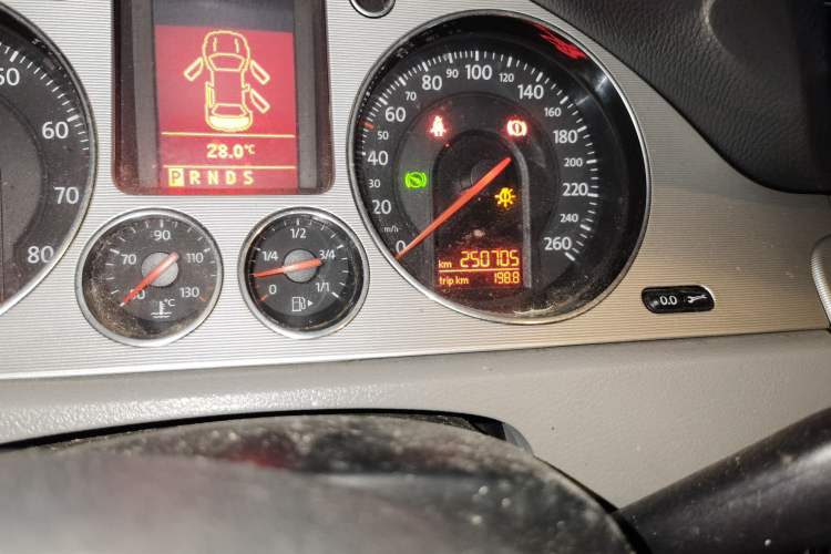 Used Volkswagen Magotan 2011 1.8TSI DSG Comfort Model Odometer Close Up