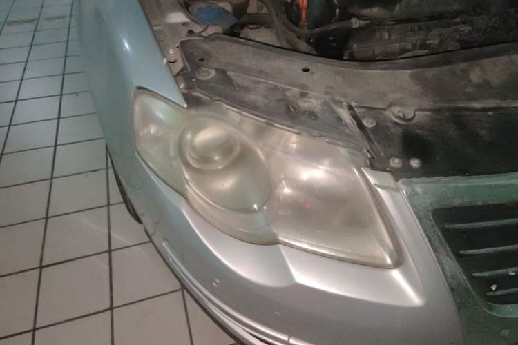 Used Volkswagen Magotan 2011 1.8TSI DSG Comfort Model Right Front Headlight