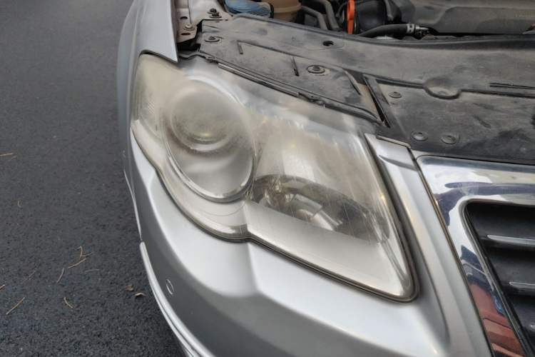 Used Volkswagen Magotan 2011 1.8TSI DSG Luxury Model Right Front Headlight