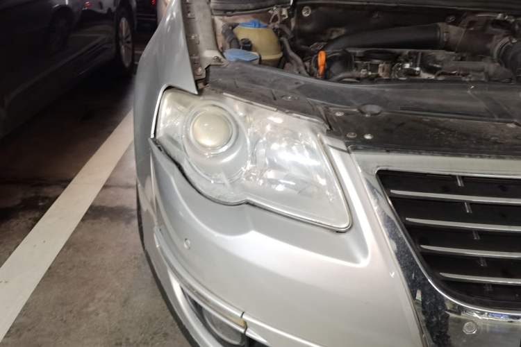 Used Volkswagen Magotan 2011 1.8TSI DSG Comfort Model Right Front Headlight