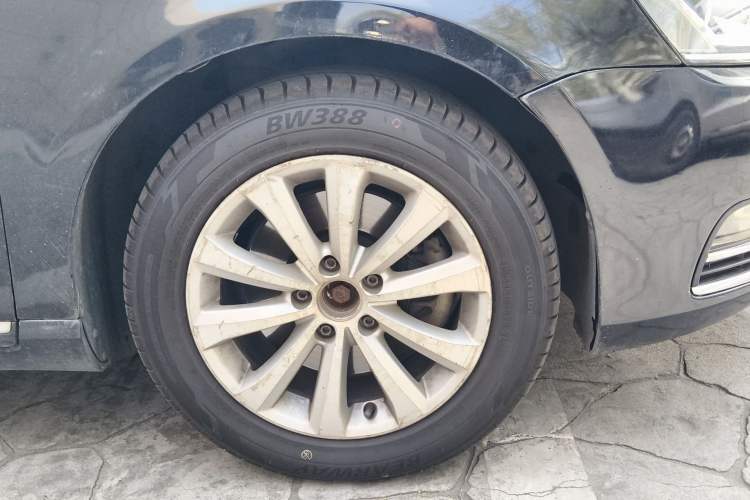 Used Volkswagen Magotan 2011 1.8TSI DSG Luxury Model Right Front Wheel Hub