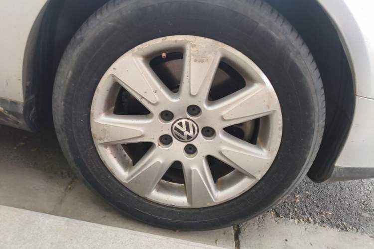 Used Volkswagen Magotan 2011 1.4 TSI Elite Edition Right Front Wheel Hub