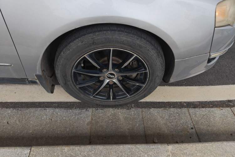 Used Volkswagen Magotan 2011 1.8TSI DSG Comfort Model Right Front Wheel Hub