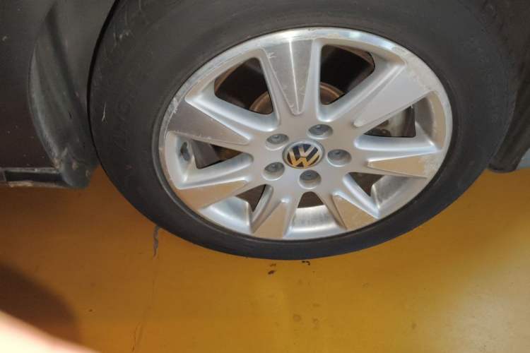 Used Volkswagen Magotan 2011 1.8TSI DSG Comfort Model Right Front Wheel Hub