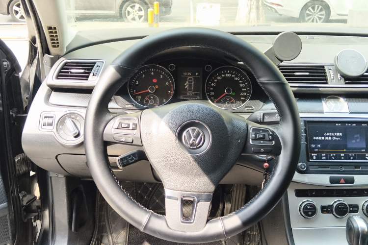 Used Volkswagen Magotan 2011 1.8TSI DSG Luxury Model Steering Wheel