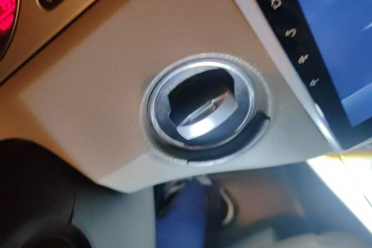 Used Volkswagen Magotan 2011 1.8TSI DSG Comfort Model Vehicle Key