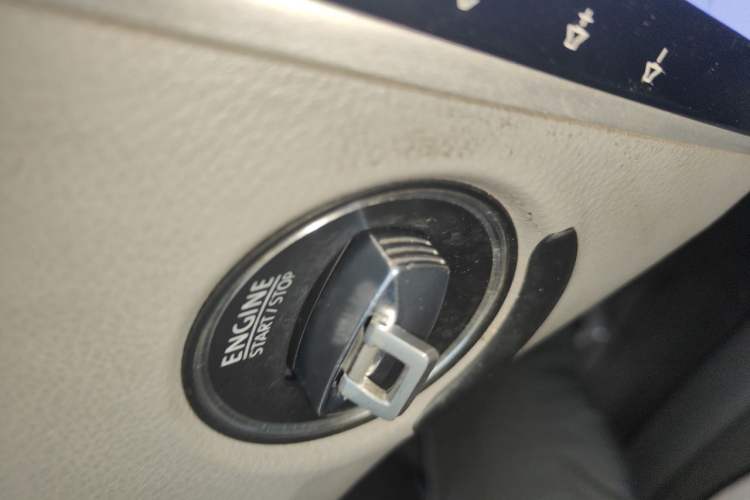 Used Volkswagen Magotan 2011 1.8TSI DSG Luxury Model Vehicle Key