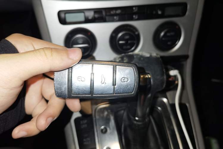 Used Volkswagen Magotan 2011 1.8TSI DSG Comfort Model Vehicle Key