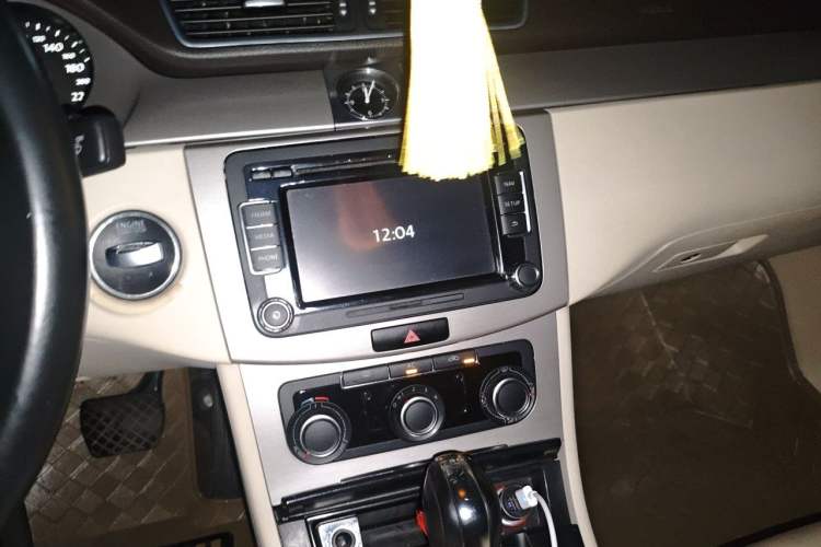 Used Volkswagen Magotan 2012 Revised Version 1.8TSI Leading Edition Audio And AC Panel