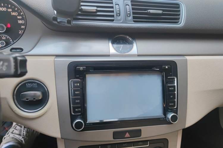 Used Volkswagen Magotan 2012 1.4TSI Comfort Edition Audio And AC Panel